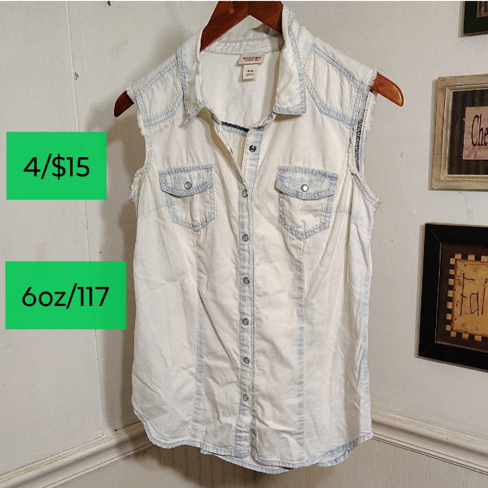 Mossimo Supply Co. White Sleeveless Button-Down Denim Shirt
